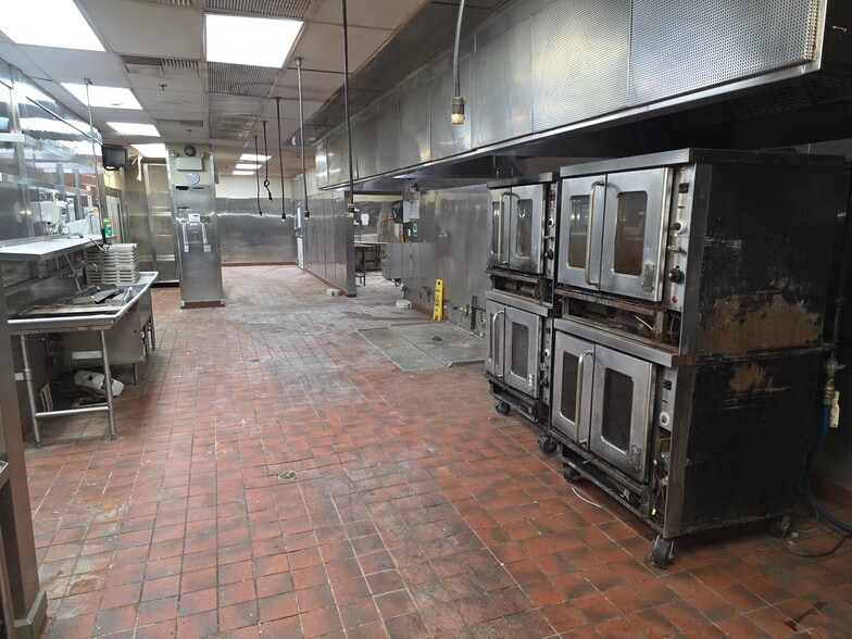 More Photos Of 250 Harding Blvd, Roseville Restaurant For Sale