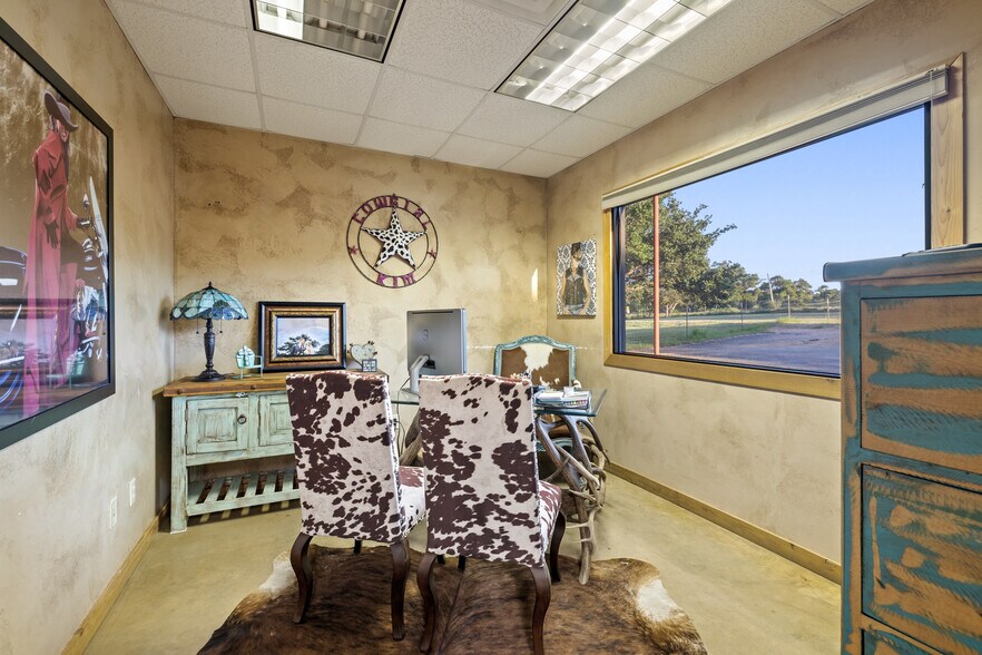 More Photos Of 101 Rolling Hills Rd, Blanco Specialty For Sale