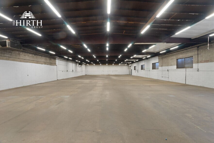 More Photos Of 8625 Avalon Blvd, Los Angeles Distribution For Lease