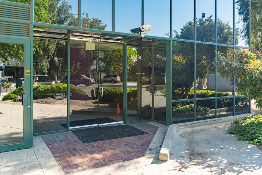 More Photos Of 16380 Roscoe Blvd, Van Nuys Unknown For Lease