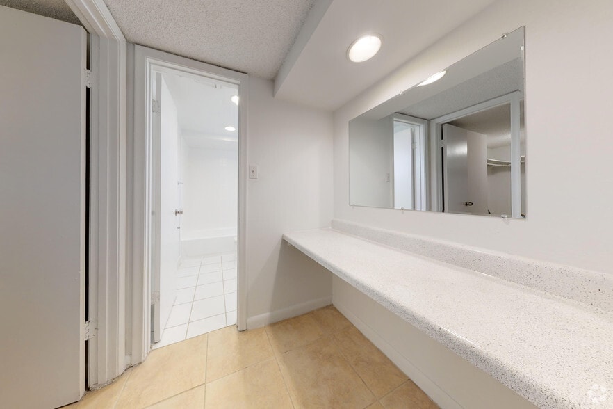 More Photos Of 8445 Springtree Dr, Sunrise Apartments For Sale