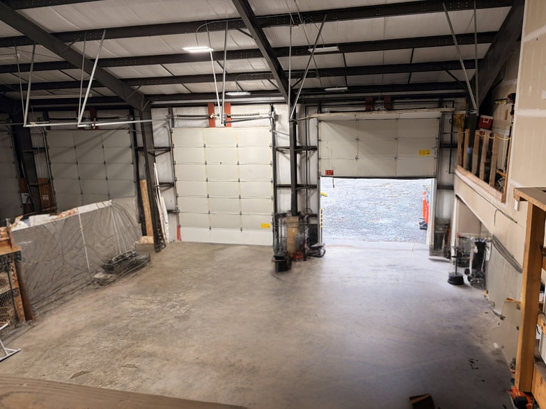More Photos Of 128 Oyster Bay Ave, Bremerton Industrial For Lease