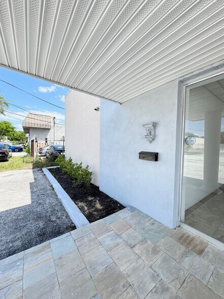 More Photos Of 3160 N 46th Ave, Saint Petersburg Warehouse For Sale