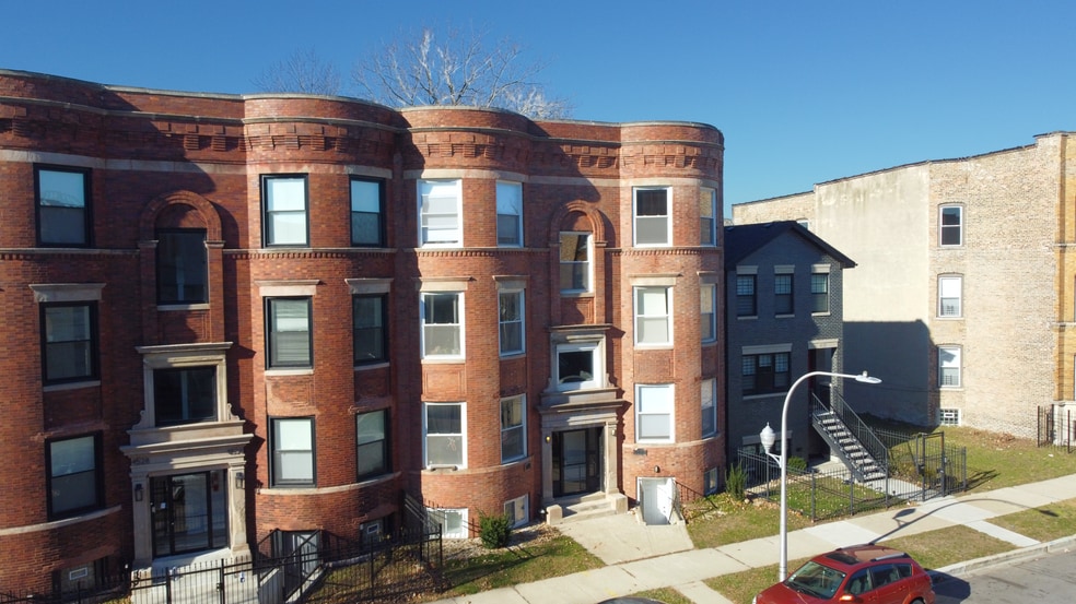 Primary Photo Of 4522 S Calumet Ave, Chicago Apartments For Sale