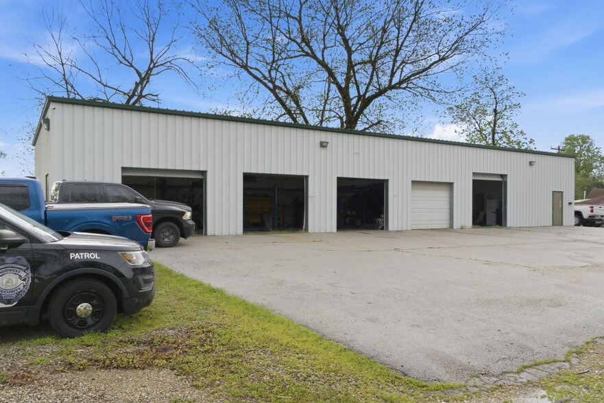 More Photos Of 1525 E Florida St, Springfield Auto Repair For Sale