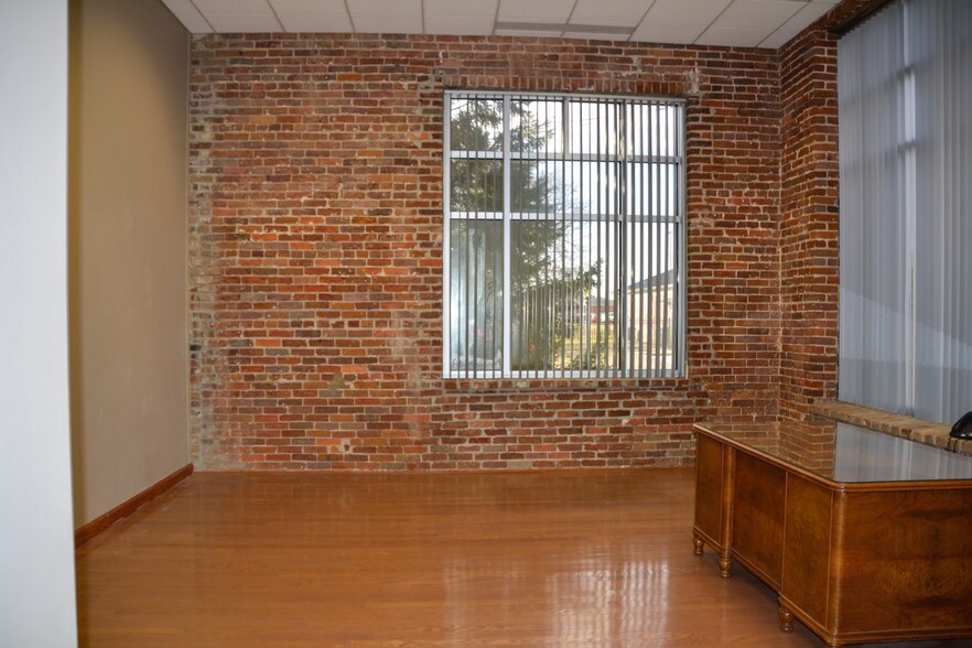 More Photos Of 1001 La Harpe Blvd, Little Rock Office For Sale
