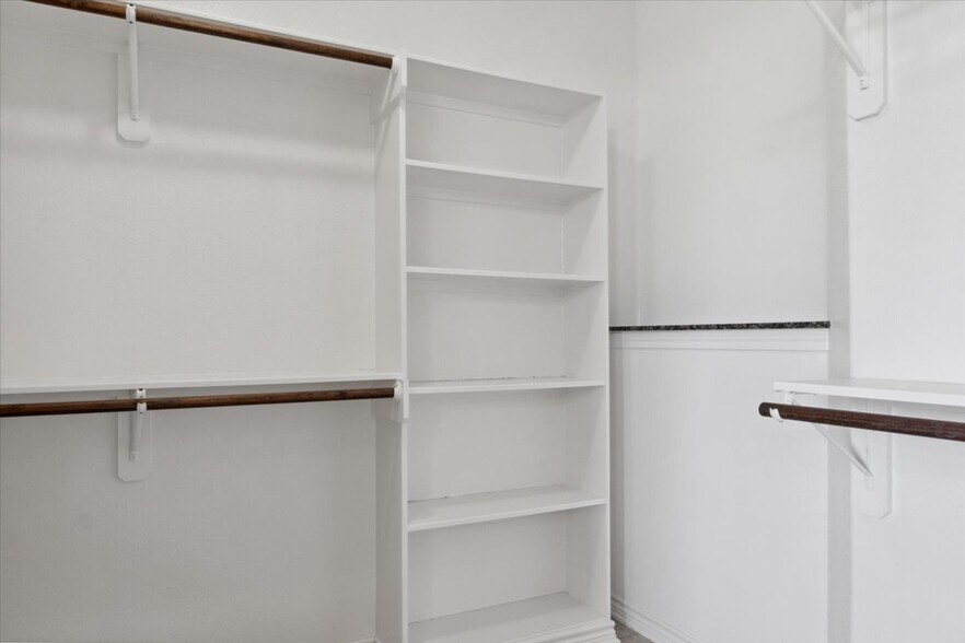 More Photos Of 2407 THUESEN RD, Beasley Office For Sale