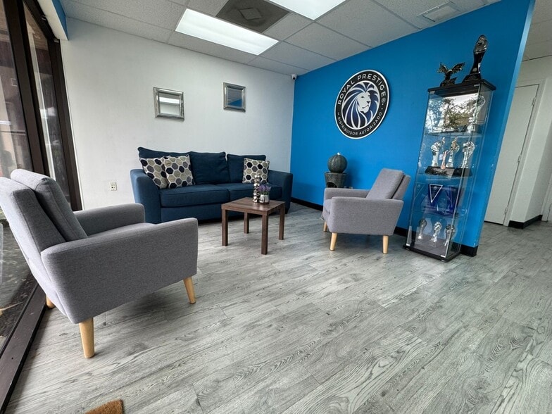 More Photos Of 2830 Winkler Ave, Fort Myers Office Residential For Lease