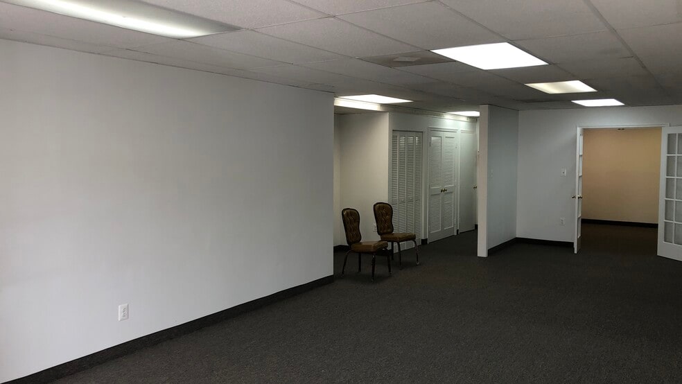 More Photos Of 8755-8785 Mathis Ave, Manassas Office For Lease