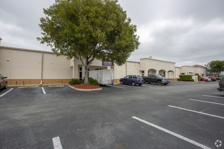 More Photos Of 10341-10351 Bonita Beach Rd SE, Bonita Springs General Retail For Lease