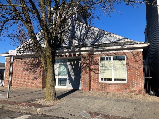 More Photos Of 29 Market Sq, Lynn Hospital For Sale