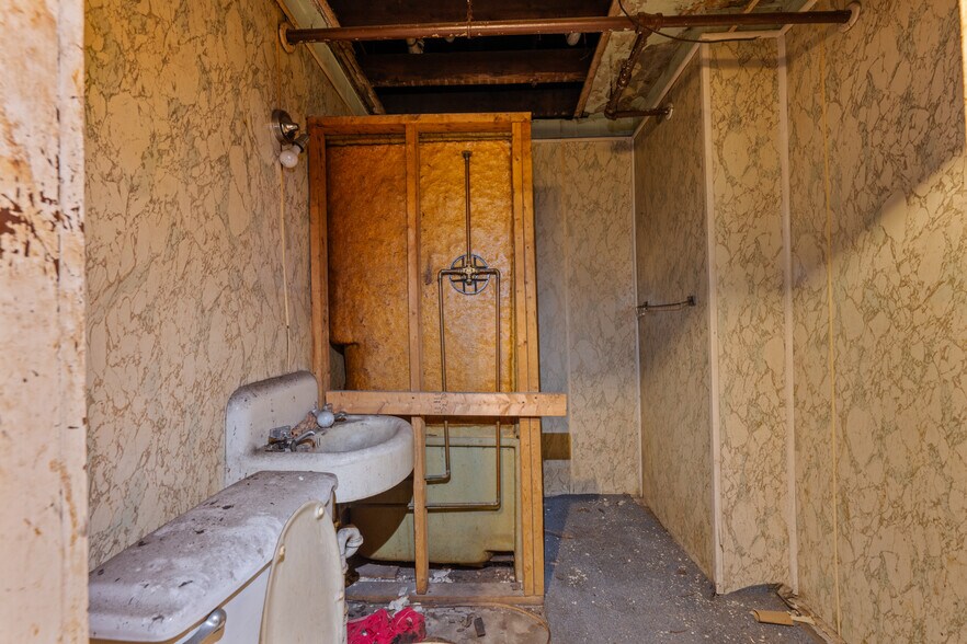 More Photos Of , Utica Unknown For Sale