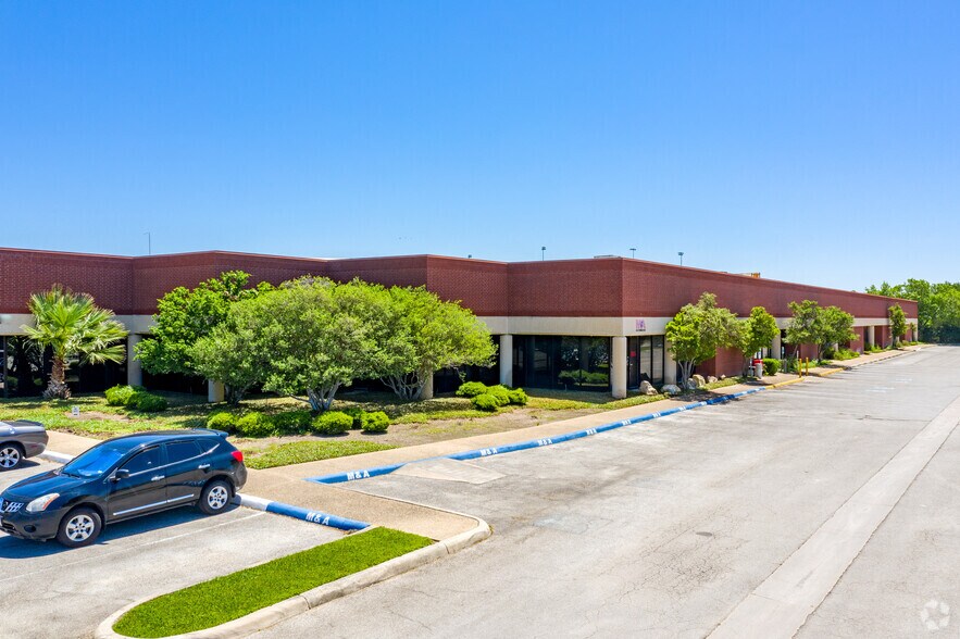 More Photos Of 3370 Nacogdoches Rd, San Antonio Research And Development For Lease