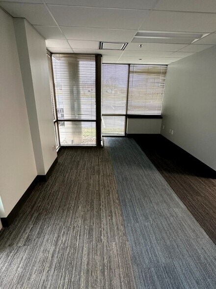 More Photos Of 200 NE Mulberry St, Lee's Summit Office For Lease
