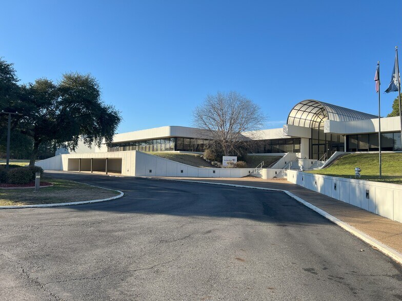 More Photos Of 8800 Line Ave, Shreveport Research And Development For Sale
