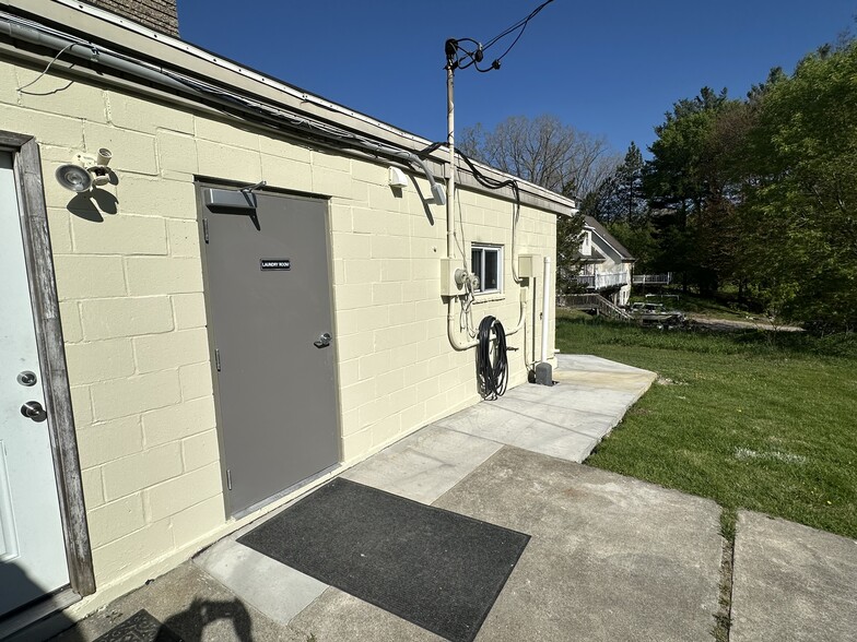 More Photos Of 16001 Dixie Hwy, Holly Apartments For Sale