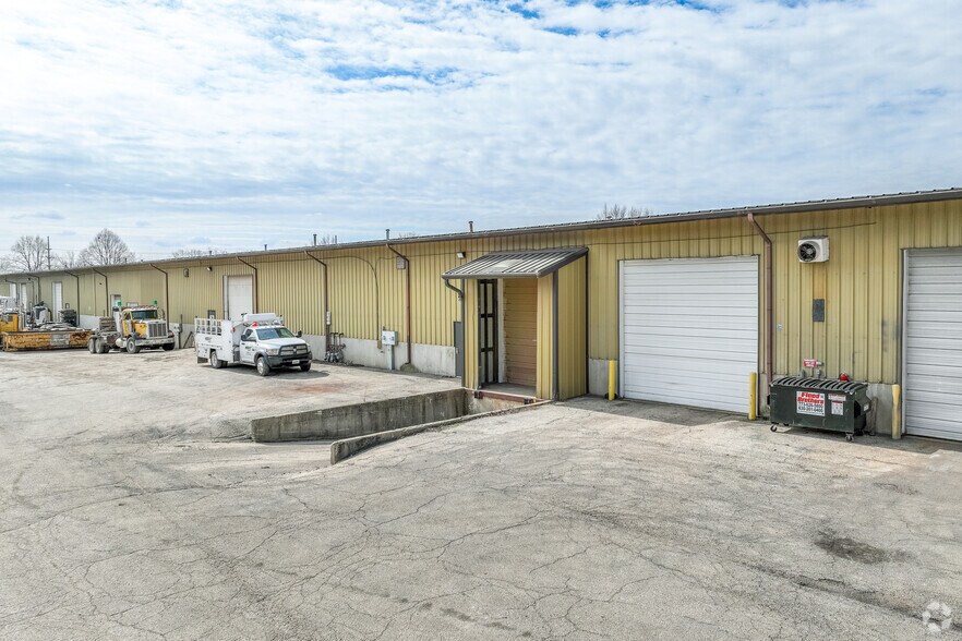 More Photos Of 11414 Smith Dr, Huntley Warehouse For Lease