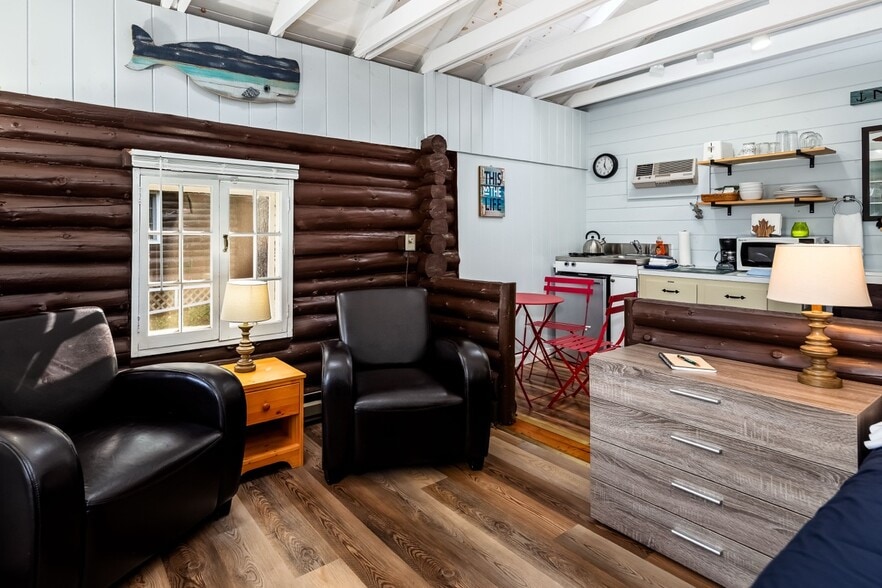 More Photos Of 2076 Atlantic Hwy, Lincolnville Hotel For Sale