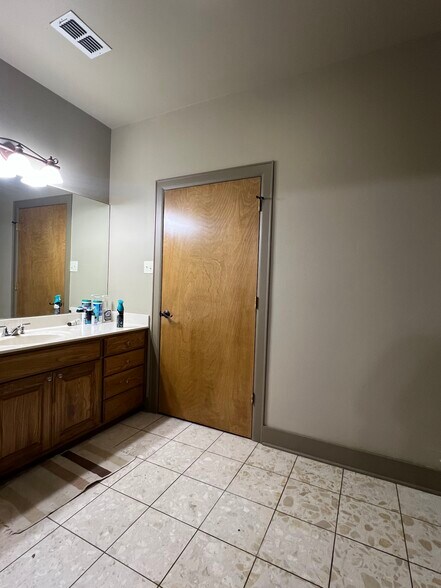 More Photos Of 5505 Linwood Dr, Tyler Warehouse For Sale