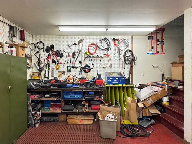 More Photos Of 275 S 7th Ave, Sequim Auto Repair For Sale