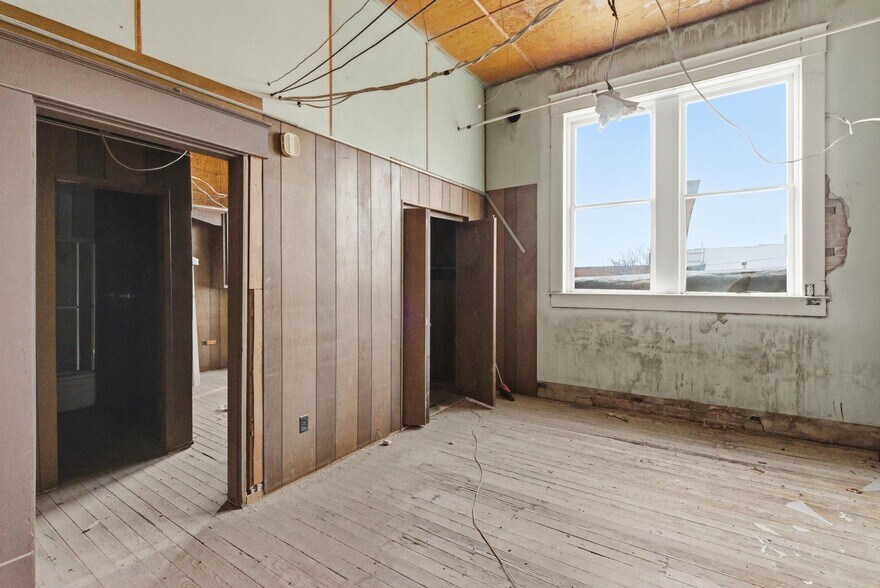 More Photos Of 100 W Central Ave, Comanche General Retail For Sale