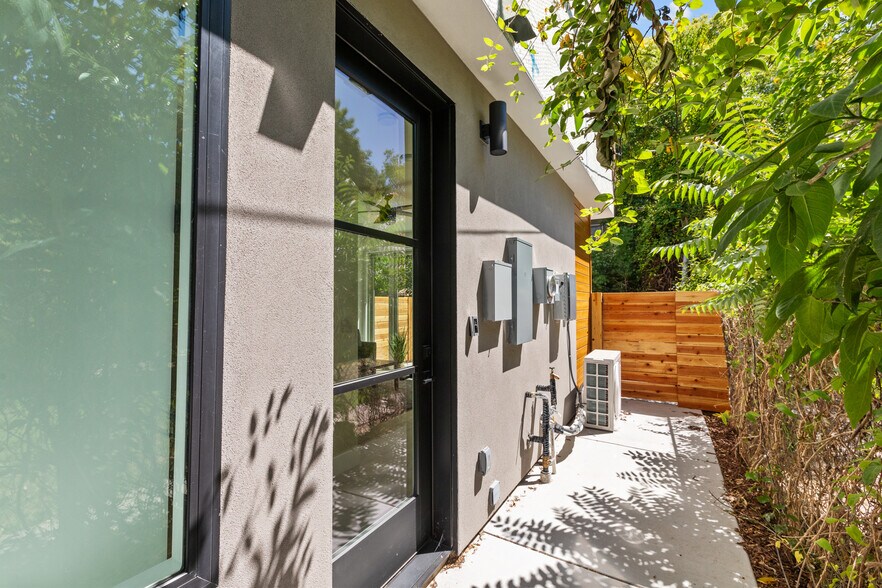 More Photos Of 1012 Uptown Aly, Sacramento Multifamily For Sale