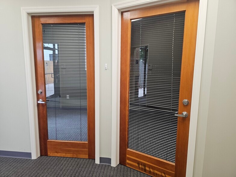 More Photos Of 171 S Wellwood Ave, Lindenhurst Storefront For Lease