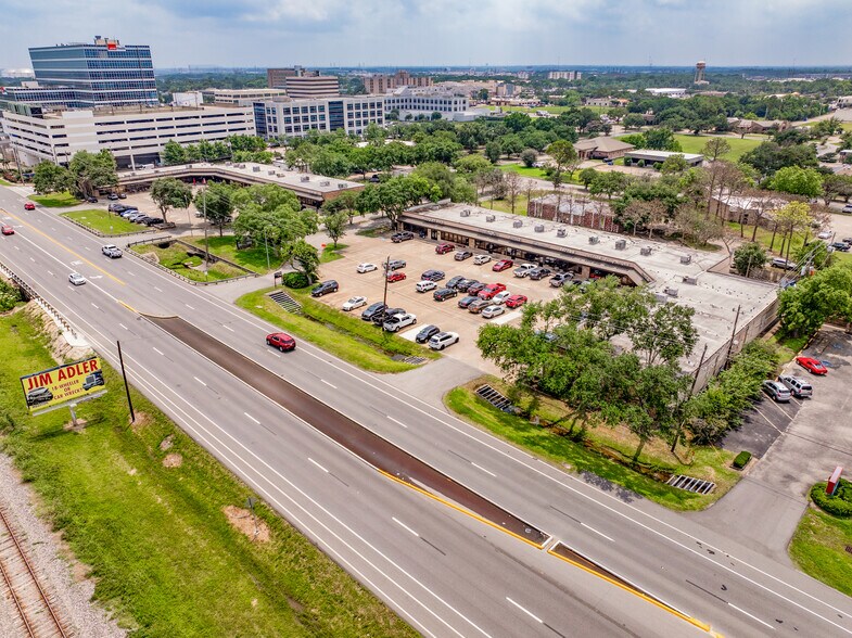 More Photos Of 16912-16972 Old Galveston Rd, Webster Unknown For Lease