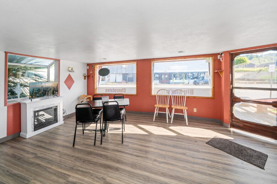 More Photos Of 235 Garibaldi Ave, Garibaldi General Retail For Sale