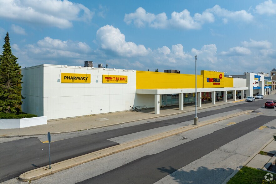 More Photos Of 10909 Yonge St, Richmond Hill Department Store For Lease