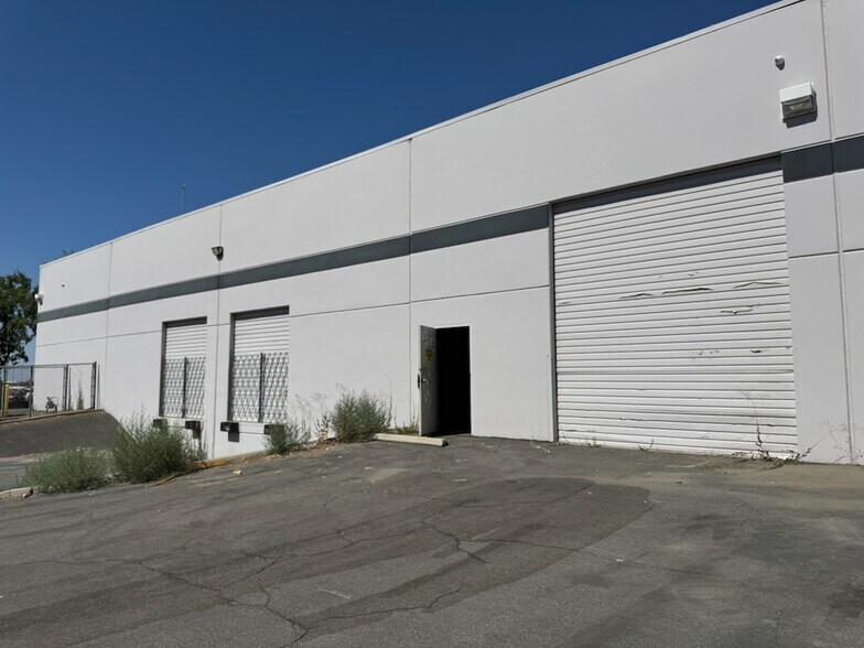 More Photos Of 2500 Pegasus Dr, Bakersfield Manufacturing For Lease