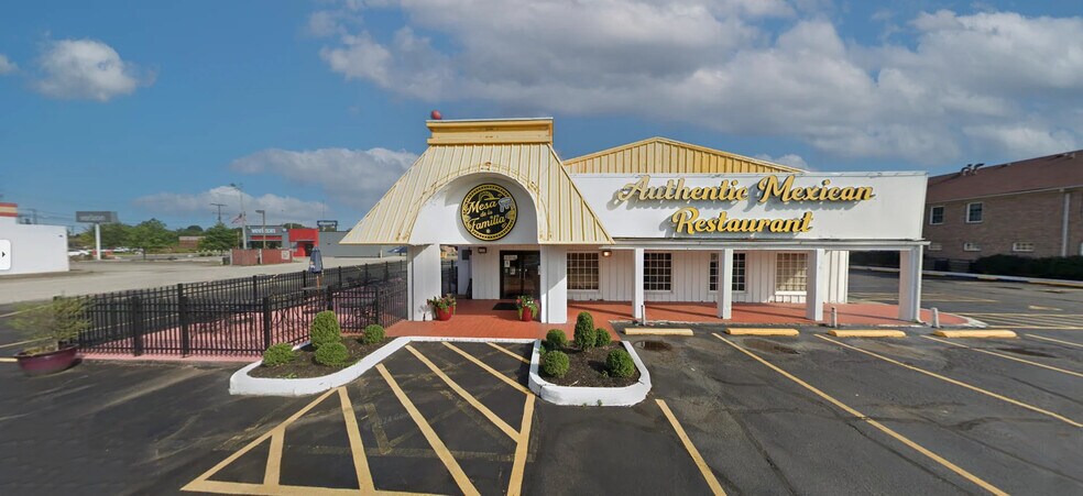 More Photos Of 2209 Meadow Dr, Louisville Restaurant For Lease