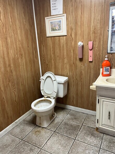 More Photos Of 5013 Park St, Jacksonville Auto Repair For Sale