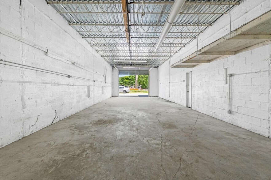 More Photos Of 201-215 SW 21st St, Fort Lauderdale Warehouse For Sale