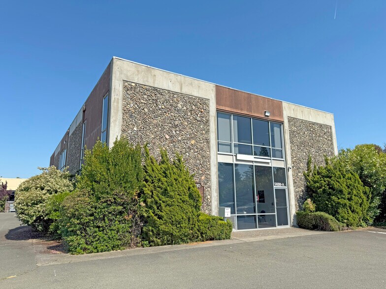 More Photos Of 5830 Commerce Blvd, Rohnert Park Office For Lease