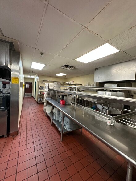 More Photos Of 2010 Overland Ave, Billings Restaurant For Sale