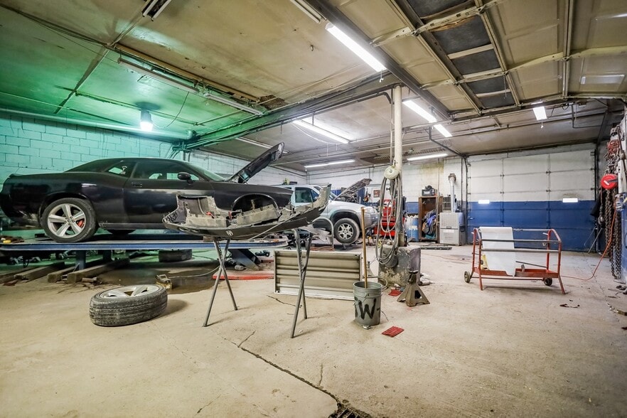 More Photos Of 8242-8248 S Roberts Rd, Bridgeview General Retail For Sale