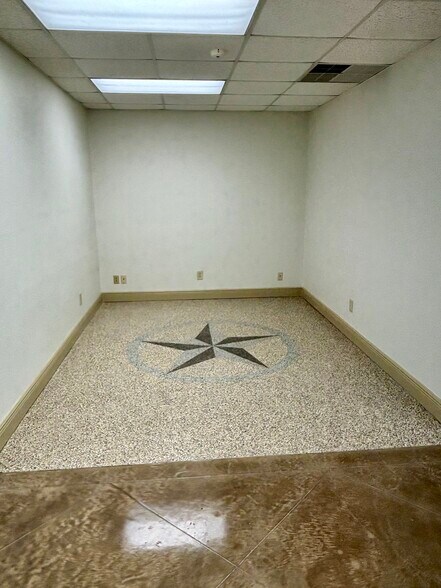 More Photos Of 2340 W R Larson Rd, San Antonio Manufacturing For Lease