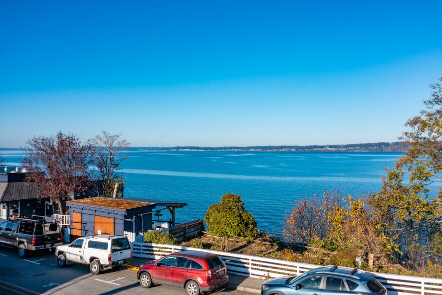 More Photos Of 105 1st St, Langley Storefront Retail Residential For Sale
