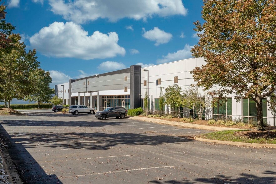 More Photos Of 6135 Lakeview Rd, Charlotte Light Distribution For Lease