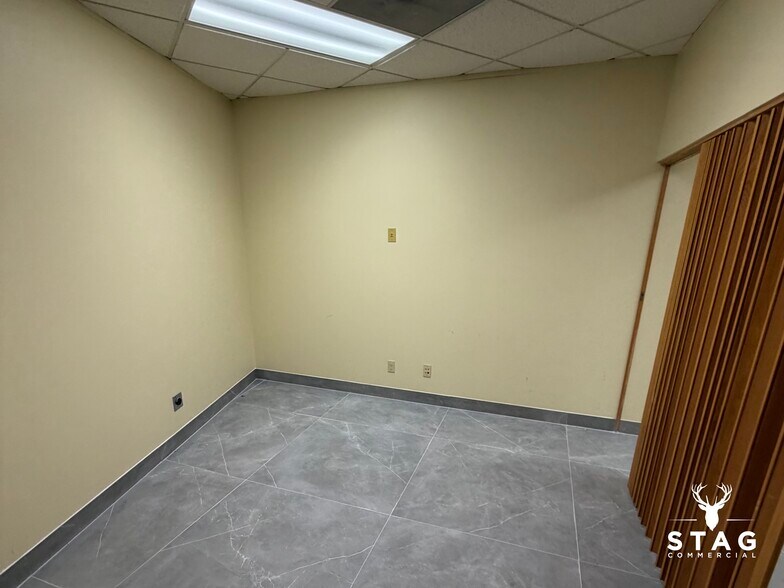 More Photos Of 2901 Brown Trl, Bedford Medical For Lease