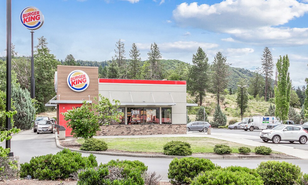 More Photos Of 1835 NE 7th St, Grants Pass Freestanding For Lease