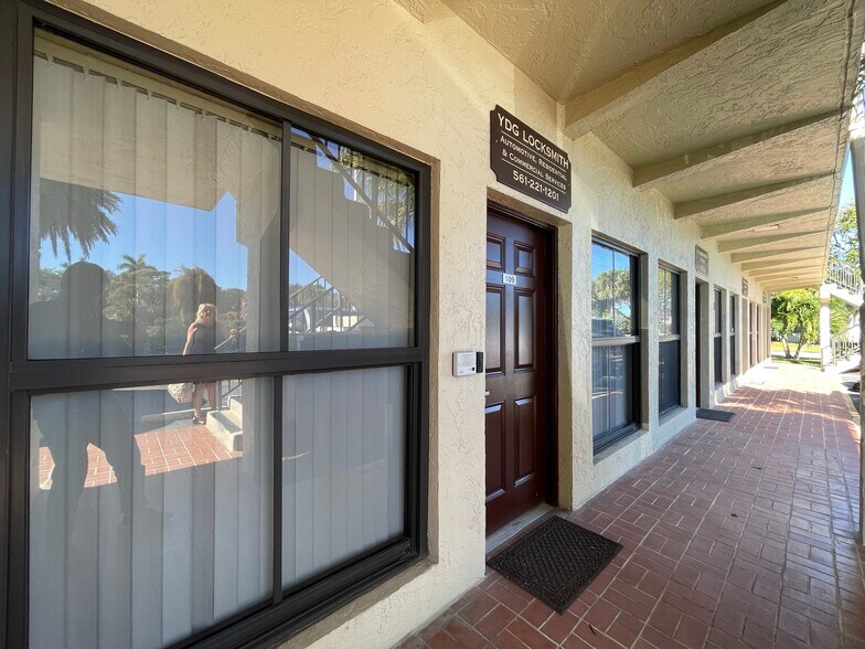 More Photos Of 312 S Old Dixie Hwy, Jupiter Office For Lease