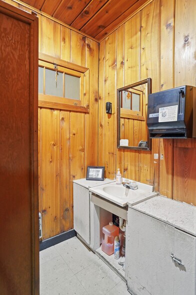 More Photos Of 4976 WA-25 Hwy, Hunters Bar For Sale