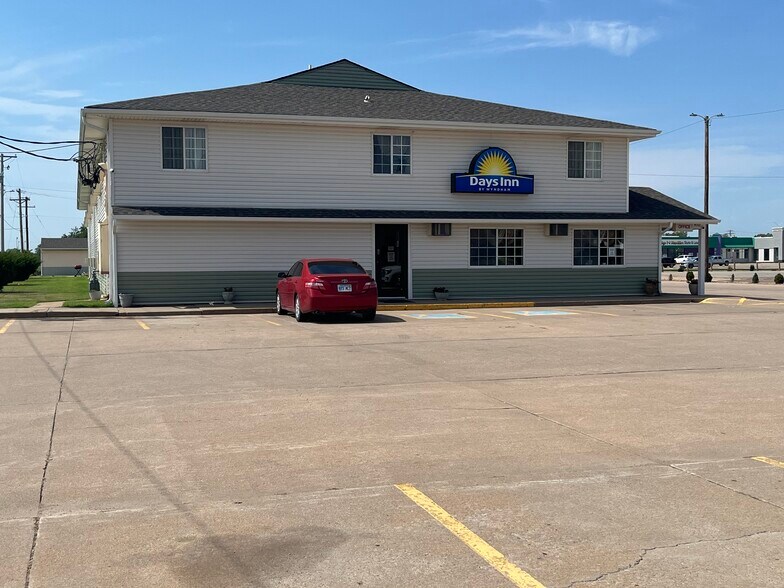 More Photos Of 4701 10th St, Great Bend Hotel For Sale