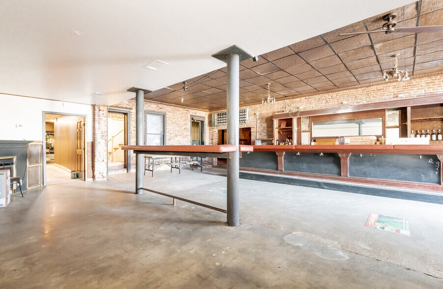More Photos Of 1032 Story Ave, Louisville Bar For Lease