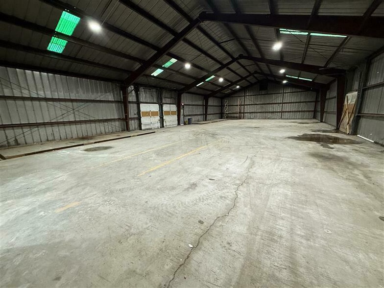More Photos Of 5160 Railroad St, Sylvania Warehouse For Lease