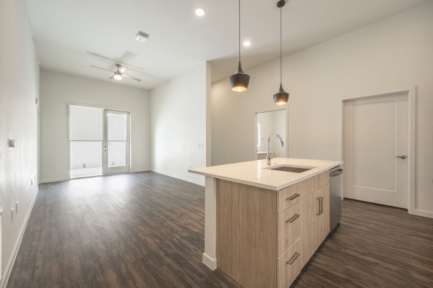More Photos Of 2040-2060 N Scottsdale Rd, Scottsdale Apartments For Lease