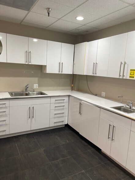 More Photos Of 3637-3755 E Thousand Oaks Blvd, Thousand Oaks Unknown For Lease