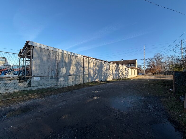 More Photos Of 69 Saint Mihiel Dr, Riverside Warehouse For Sale